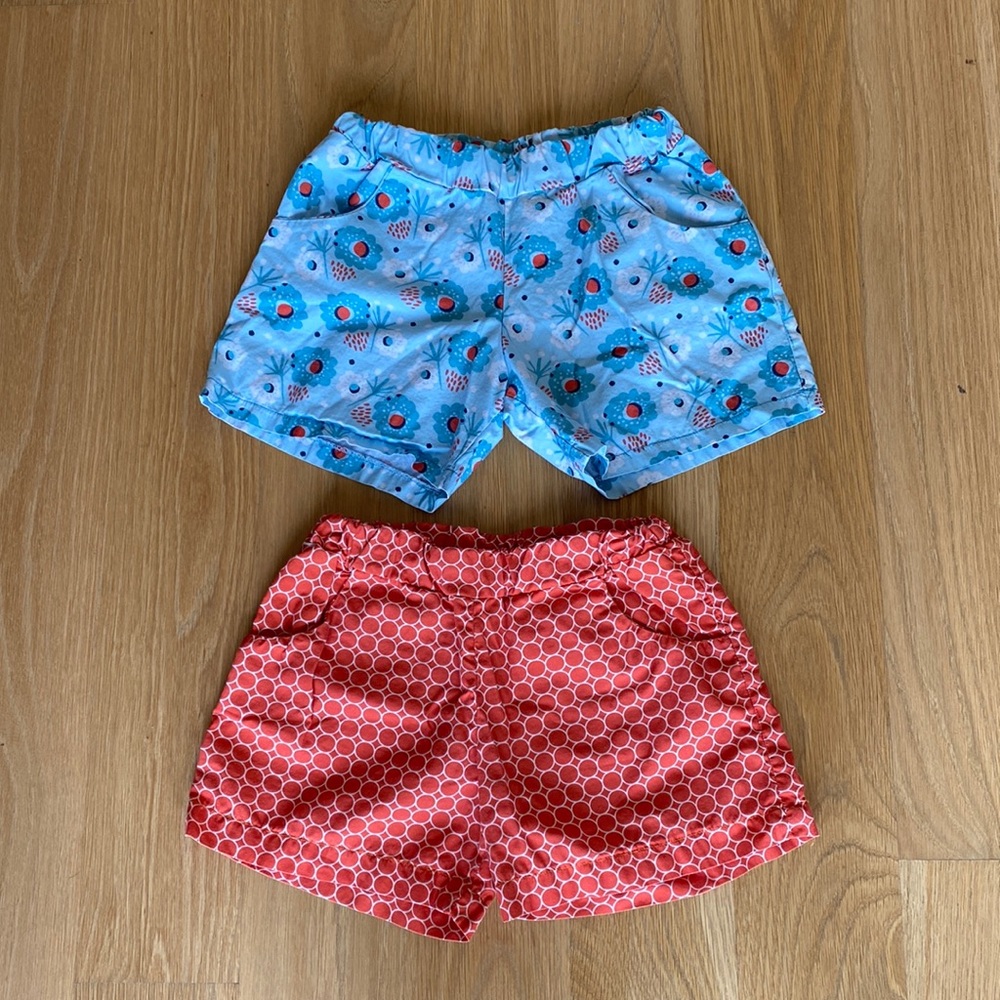 Two beautiful shorts hand sewn in organic cotton, size 6